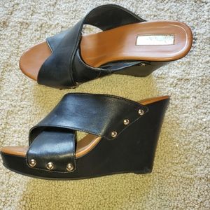 Jessica Simpson black wedge